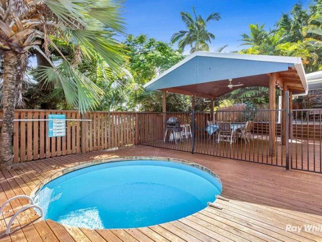 Private leafy oasis family home with room to play, park & entertain