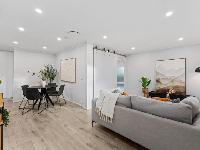 Private, Light Filled Family Living in a Prime Kew East Location
