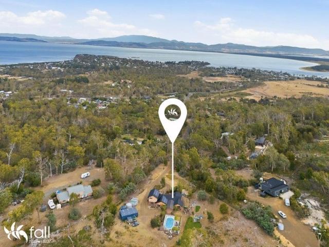 Private Lifestyle Acreage with Pool & Expansive Views