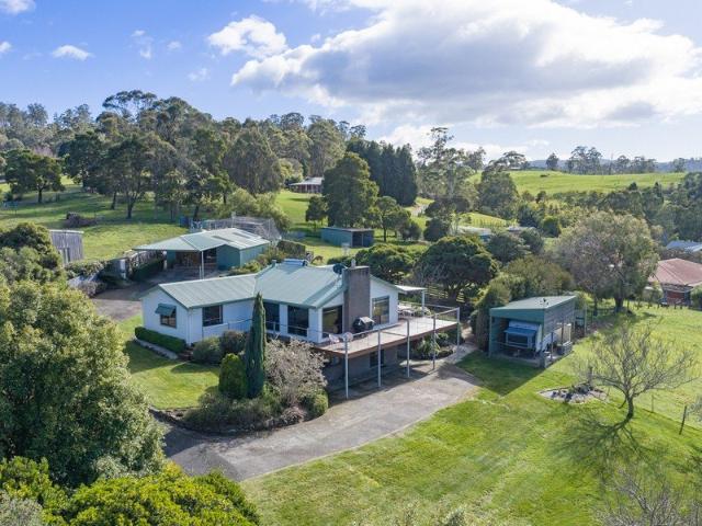 Private lifestyle haven with river views, space & exceptional infrastructure