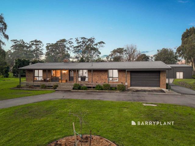 Private Lifestyle Living with Space, Shedding and Endless Potential