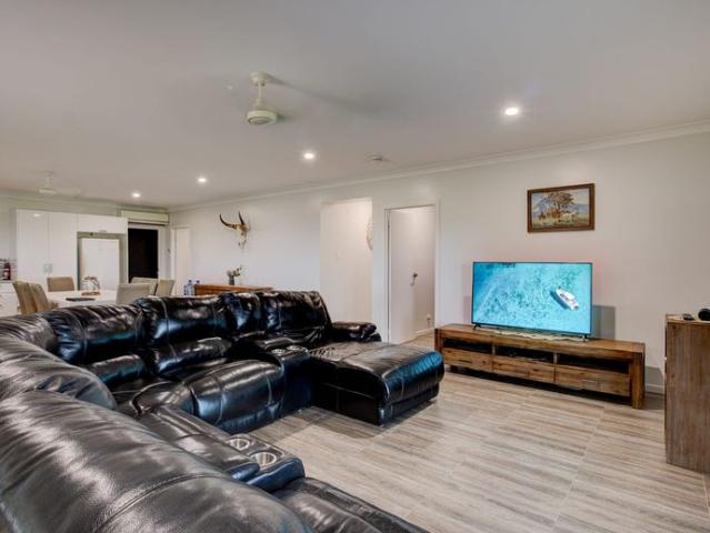 Private Living with Stunning Mountain Views