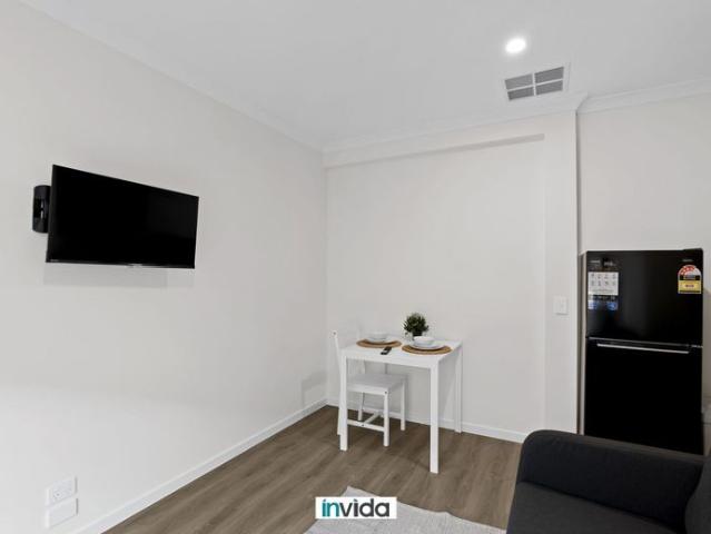 PRIVATE, LOCKABLE ENSUITE ROOM IN WALLAN IN ROOMING SHARED HOUSE ! COUPLES WELCOME TO APPLY !
