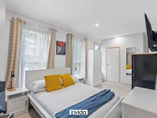 PRIVATE, LOCKABLE ENSUITE ROOM IN ROXBURGH PARK $280 pw/ UTILITIES INCLUDED SMART SHARED LIVING IN A CONNECTED LOCATION! MOVE IN READY!