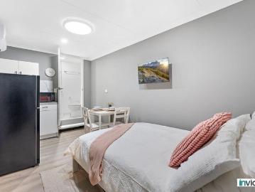 PRIVATE, LOCKABLE ROOM IN A SHARED HOUSE. AIR CONDITIONING, KITCHENETTE, UTILITIES AND WI FI INCLUDED. APPLY NOW!