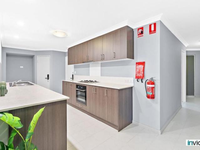 PRIVATE, LOCKABLE ROOM IN A SHARED HOUSE. AIR CONDITIONING, KITCHENETTE, UTILITIES AND WI FI INCLUDED. APPLY NOW!