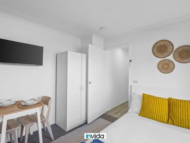 PRIVATE, LOCKABLE ROOM IN THE NEW CRAIGIEBURN ROOMING HOUSE UTILITIES AND WI FI INCLUDED! BEST FIT FOR SINGLES!