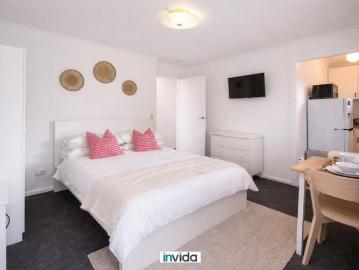 PRIVATE, LOCKABLE ROOM WI FI AND UTILITIES INCLUDED IN RENT. CONVINIENT, AFFORDABLE SHARED LIVING IN HIGH DEMAND INDOOROOPILLY LOCATION! APPLY N