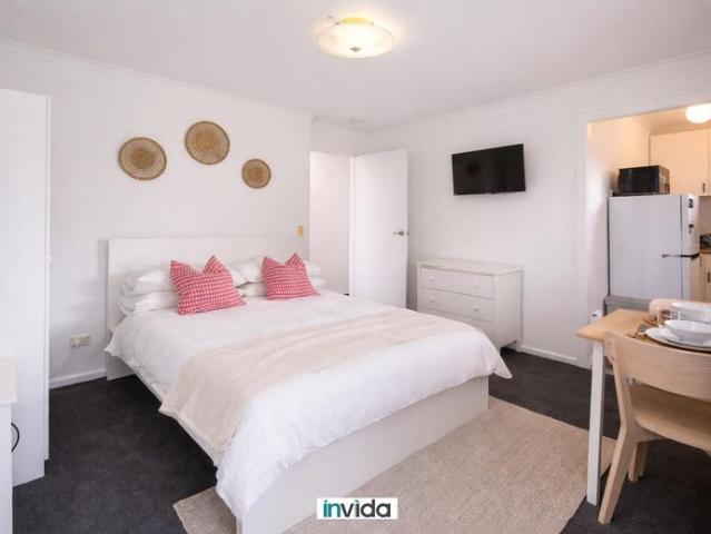 PRIVATE, LOCKABLE ROOM WI FI AND UTILITIES INCLUDED IN RENT. CONVINIENT, AFFORDABLE SHARED LIVING IN HIGH DEMAND INDOOROOPILLY LOCATION! APPLY N