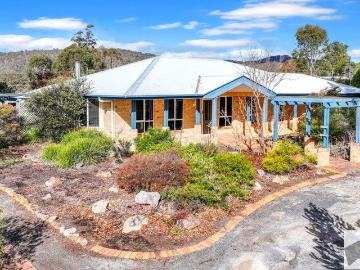 Private & Low Maintenance Family Home
