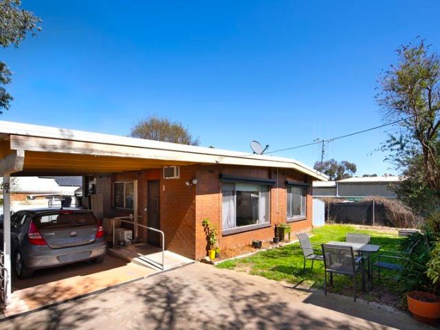 Private, low maintenance living in a brilliant Castlemaine location