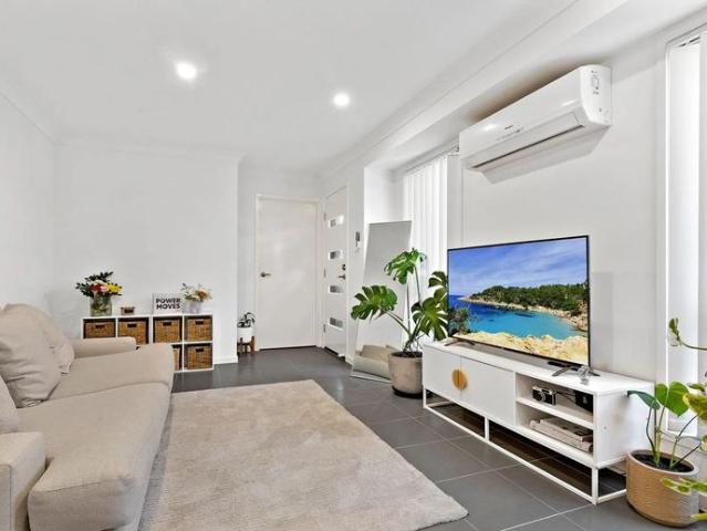 Private & Low Maintenance Living in Park Ridge!