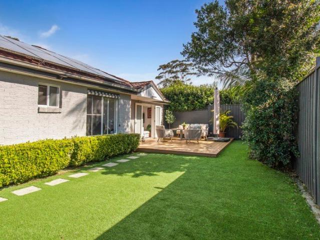PRIVATE, LOW MAINTENANCE MODERN LIVING IN A LEAFY AND CONVENIENT SETTING