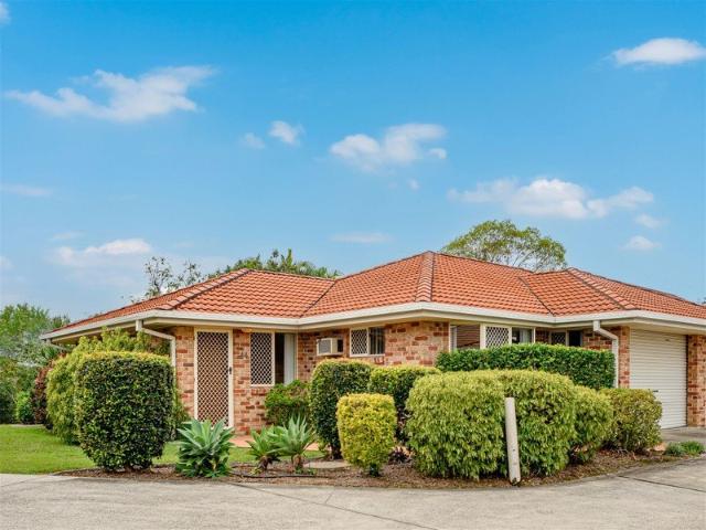 Private Lowset Villa Backing Onto Natural Reserve