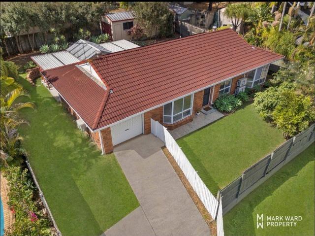 PRIVATE LOWSET LIVING ON A GENEROUS 700M2 BLOCK