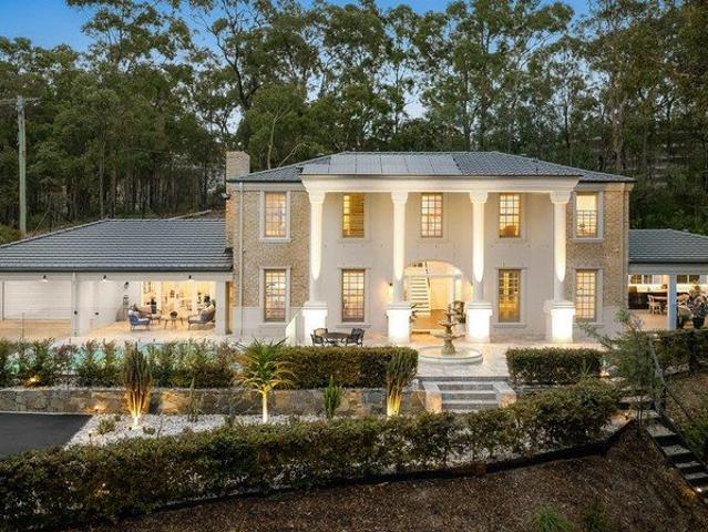 Private Parkwood Estate Where Classic Elegance Meets Modern Comfort