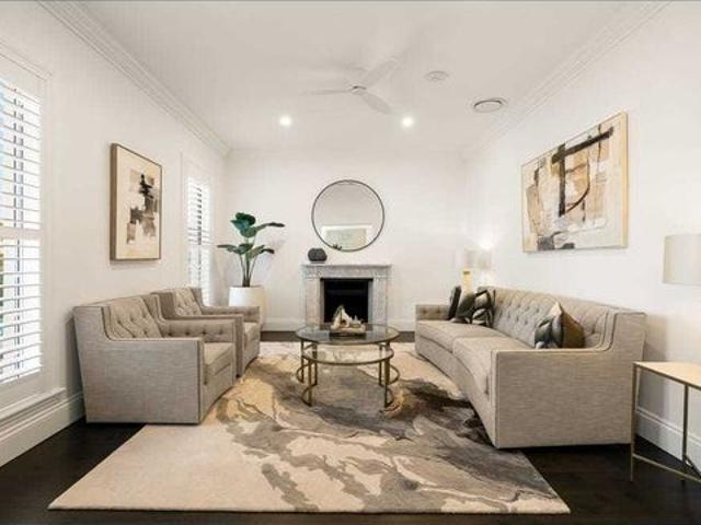 Private Parkwood Estate Where Classic Elegance Meets Modern Comfort