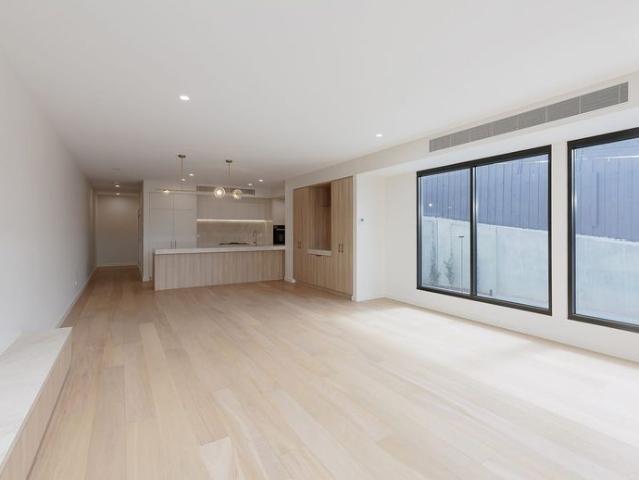 Private Parkside Sanctuary of Architectural Luxury
