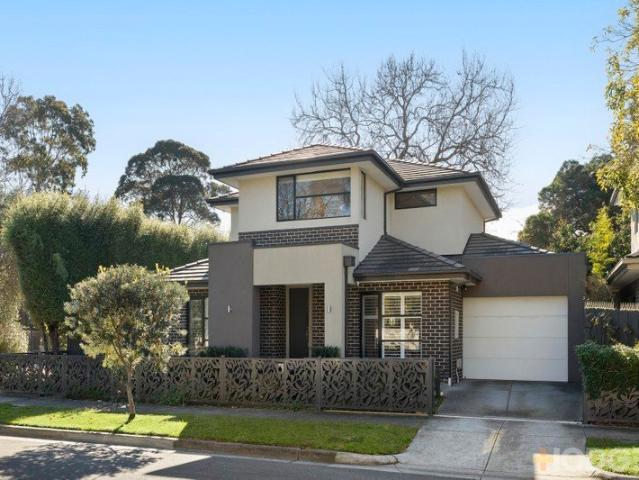 SOPHISTICATED LIVING, EFFORTLESSLY LOW MAINTENANCE