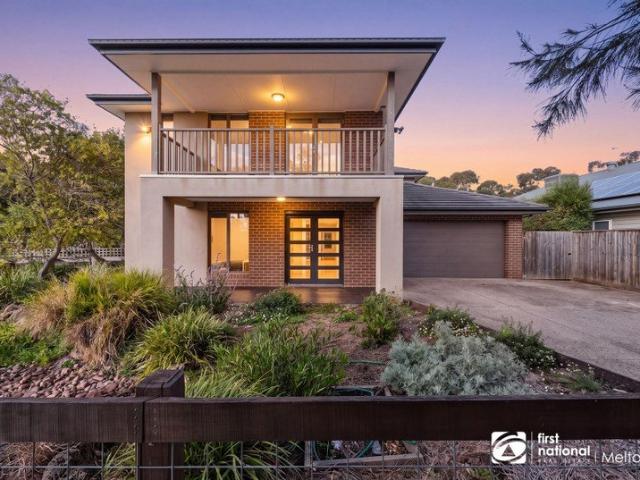 Private, Peaceful and Wrapped in Golf Course Views!