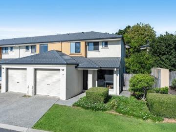 Private, Peaceful and Effortlessly Low Maintenance Bayside Living