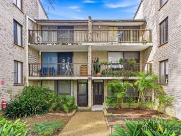 Private, Peaceful & Exceptionally Connected in the Heart of Marsfield