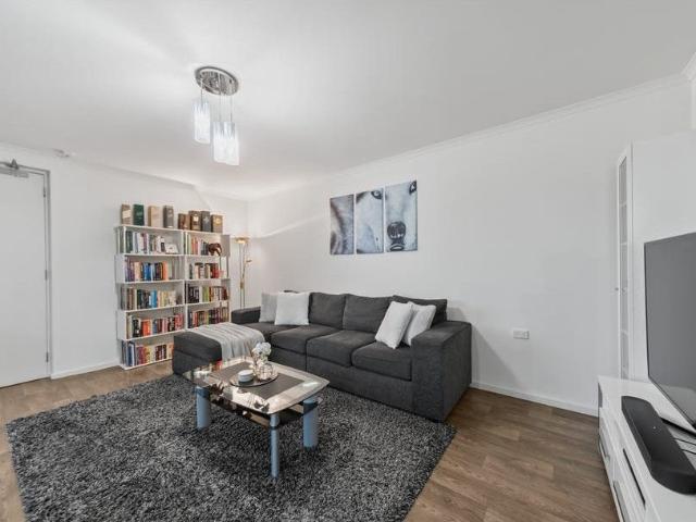 Private, Peaceful Findon Base with Convenience at Your Door