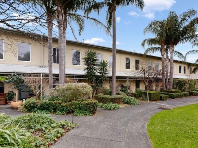Private, Peaceful & Perfectly Positioned in a Garden Estate