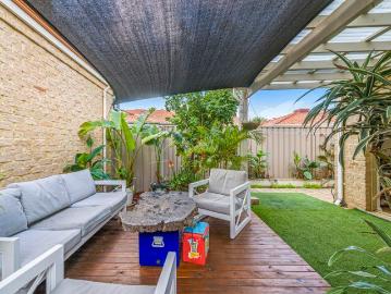 PRIVATE, PEACEFUL & PERFECTLY POSITIONED!