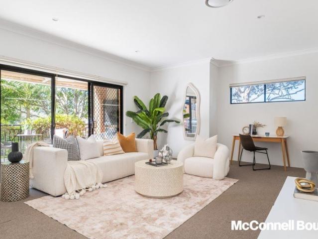 PRIVATE & PEACEFUL SINGLE LEVEL LIVING
