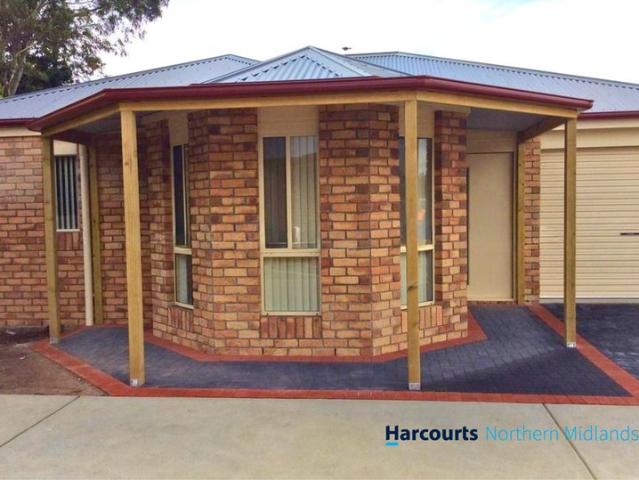 Private & Peaceful Unit Living in Longford