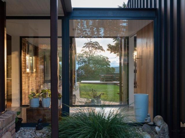 Private Peninsula Retreat with Space to Breathe