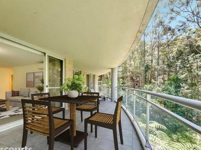 Private Picturesque Central Position