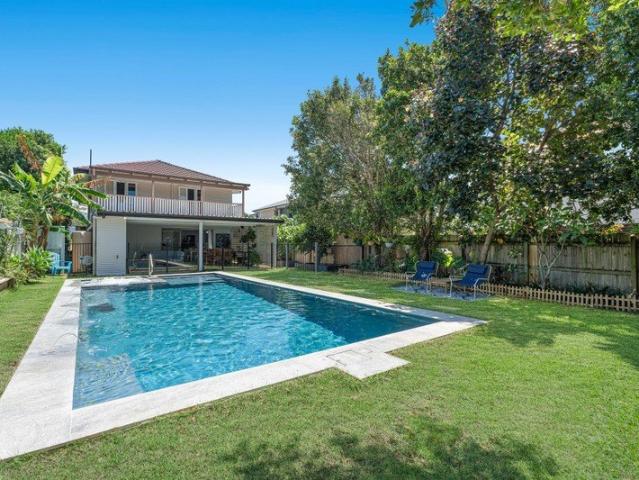Private Poolside Family Living in the Heart of Manly West