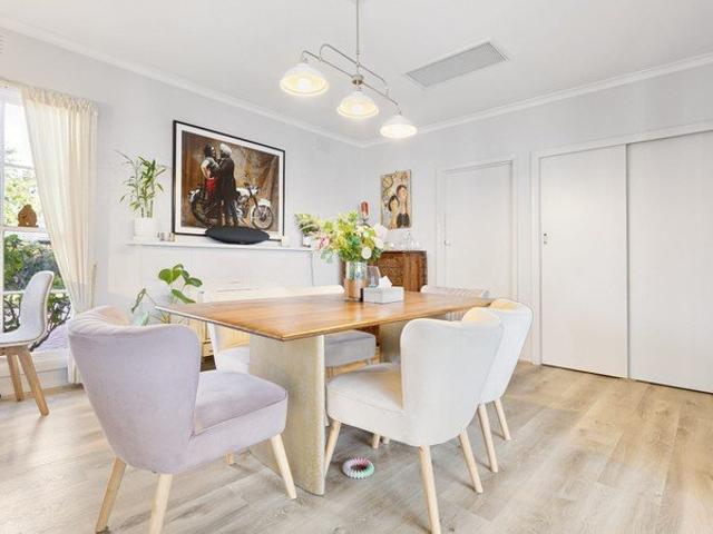 Private Poolside Living in a Convenient Kilmore Location