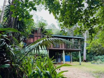 A Nature Lovers Private Home on 2.5 Acres by the River Inlet !