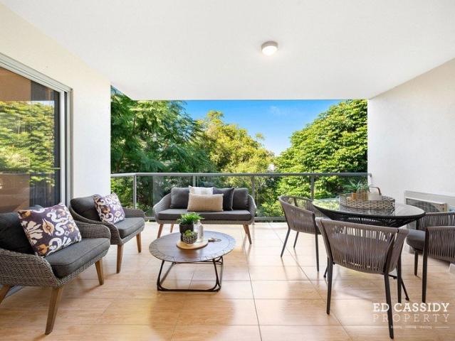 Private, Quality Apartment with Entertainer's Deck