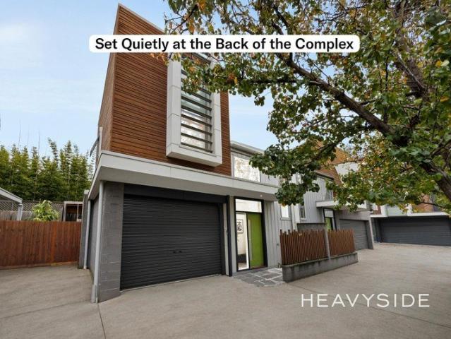 Private, Quiet and Secure Living with an Entertainer's Deck