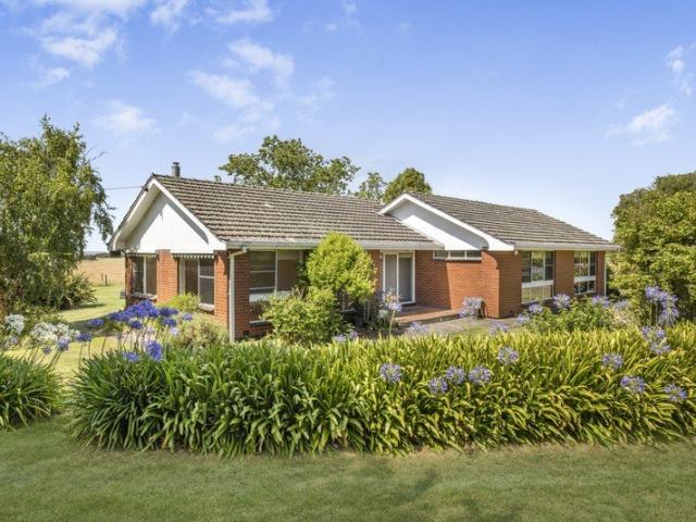 PRIVATE RURAL RETREAT ON 1.4 ACRES!