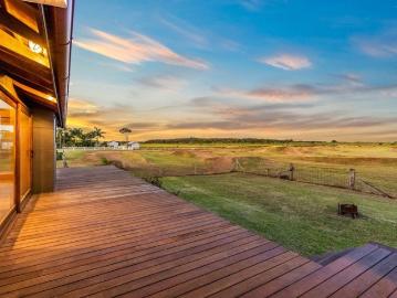 Private Rural Retreat Minutes from the Coast