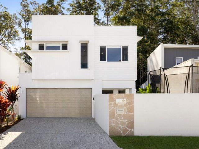 Private Rainforest Living with Pool, Sauna & Space for the Family