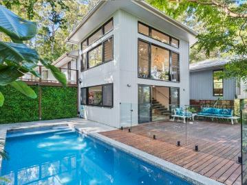 PRIVATE RAINFOREST RETREAT WITH STUDIO AND POOL