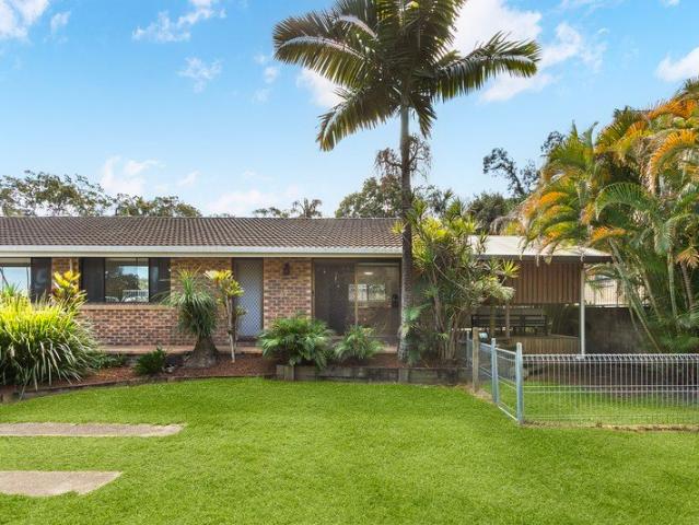 Private rear duplex in a convenient setting