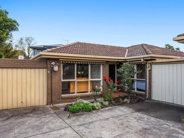 Rare 255m² Lifestyle Opportunity in the Heart of Essendon North