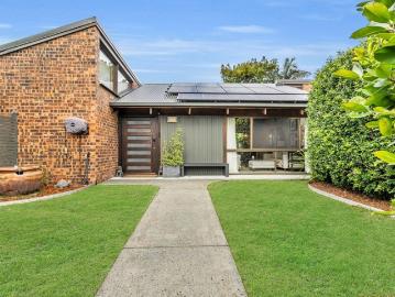 Private, Renovated Family Living in the Heart of Bellbowrie!
