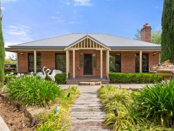 Yass, Yass Valley, Victoria - Fireplace