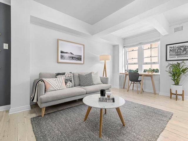 Private retreat offers low maintenance cosmopolitan lifestyle
