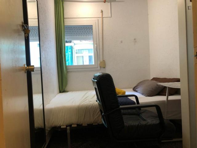 Private Room Close to Plaza Espanya just for female tenants