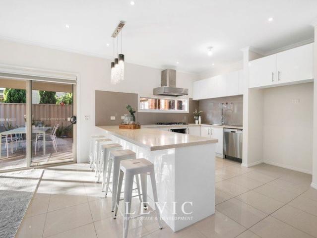 Private room in Clayton. Close to Monash Uni