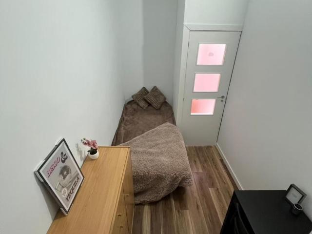 Private room in apartment close to Drassanes metro station